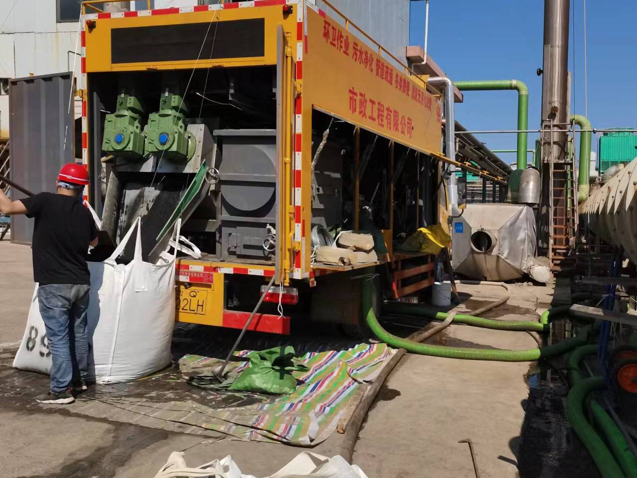 双桥淤泥压干处理